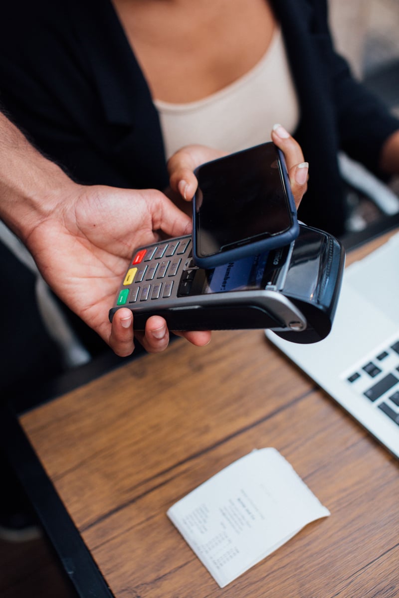 How To Scale Cross-border Sales with Mobile Payment Solutions featured image