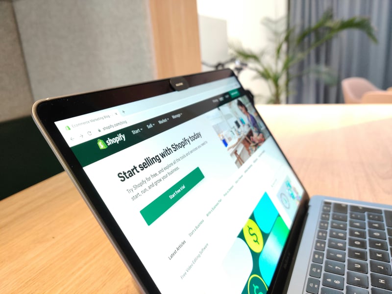 The 2025 guide to choosing a Shopify payment gateway for your online store featured image