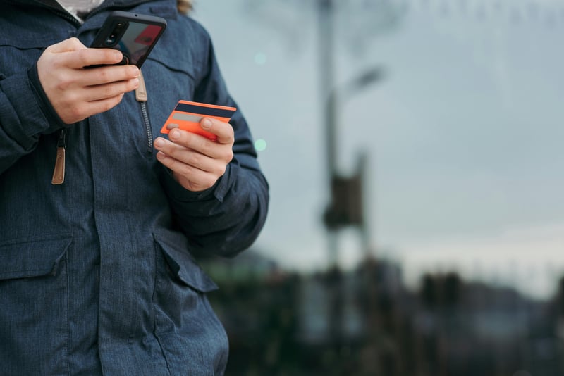 Guide to mobile payment systems and solutions featured image