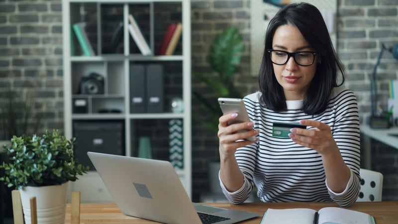 What is an online payment system and how to implement it? featured image